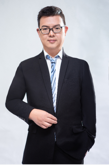 范玉林，總經理，四川大學，人力資源管理專業，中共黨員，從事人力資源12年，熟悉擅長人力資源規劃、招聘與配置、人力資源培訓與開發、薪酬管理、績效管理、勞動關系等，取得勞動關系協調師、高級人力資源管理師，中級薪酬績效師，茶藝師，區域性管理勞務派遣、勞務外包項目。