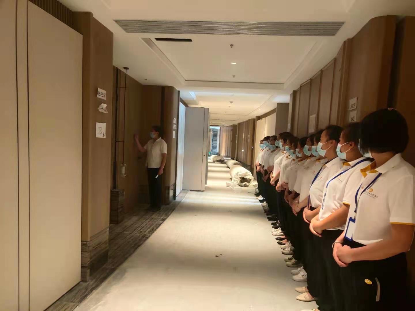 某五星級(jí)酒店禮儀培訓(xùn)現(xiàn)場(chǎng)