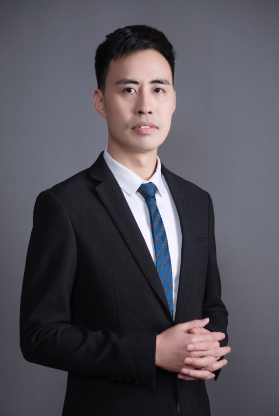 李通，常務副總，畢業于中國人民大學并獲得碩士研究生學位，主要對財務審計、法律咨詢、稅務籌劃、項目績效評價、編制可行性報告、編制項目建議書、評估等